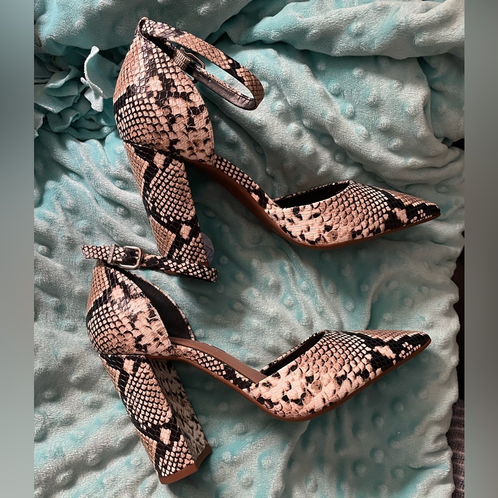 Gianni Bini Snakeskin Block Heel Pumps